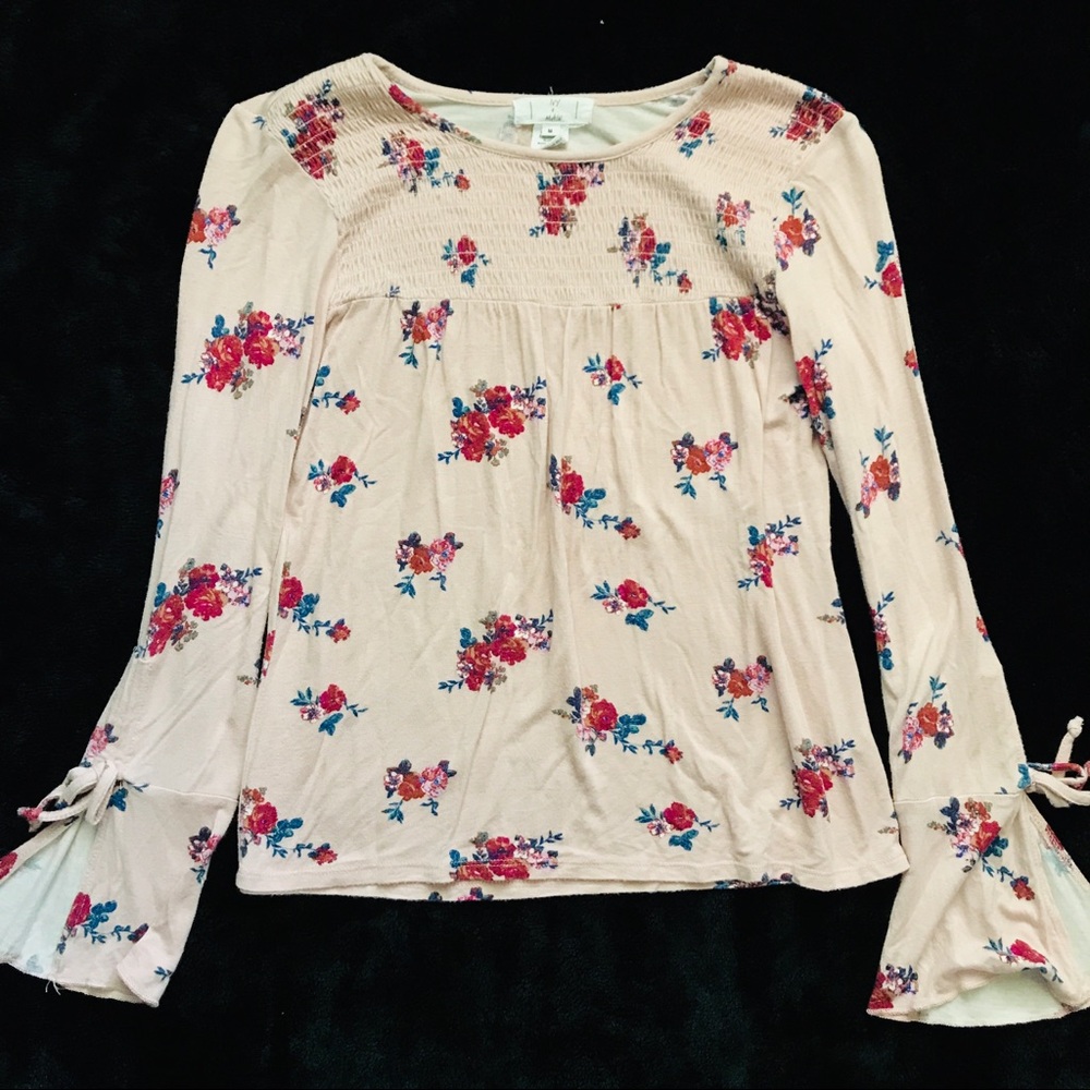 Ivy & Main Long Sleeve Top